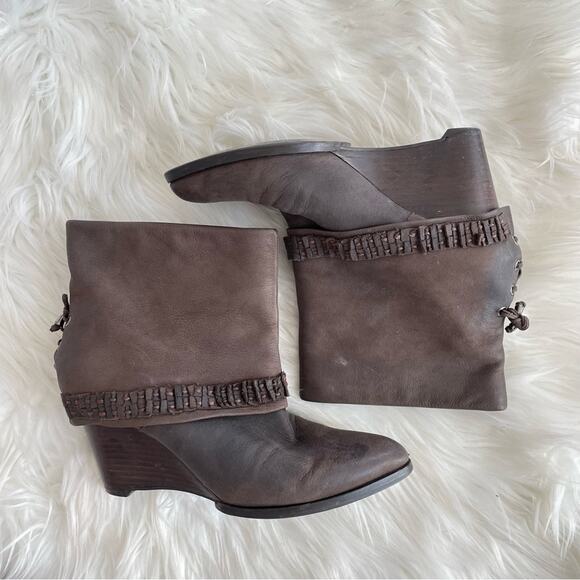B. Makowsky | Women’s Brown Suede Addison Ankle Booties Boots Wedge Heel Pull-On - Picture 3 of 11